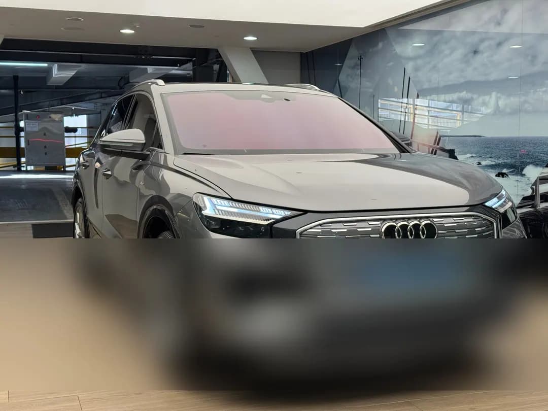 아우디 Q4 e-tron 사진 1