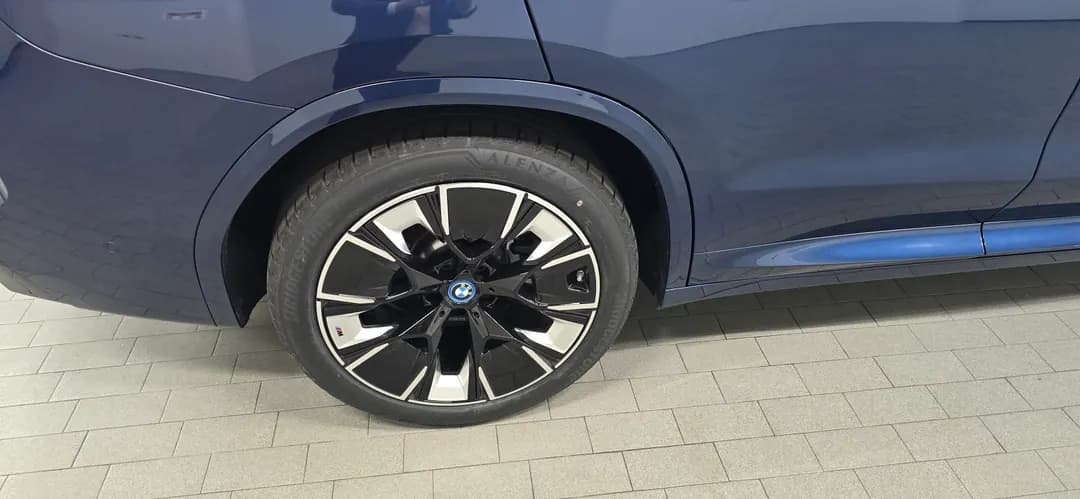 BMW iX3 사진 2
