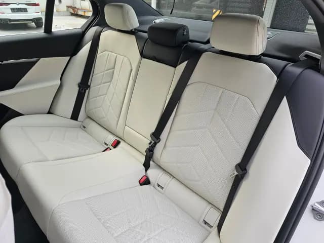 BMW 5시리즈 사진 2